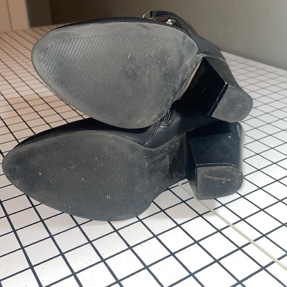 🍉 Women’s Size 8.5 Black Booties - Picture 5 of 7